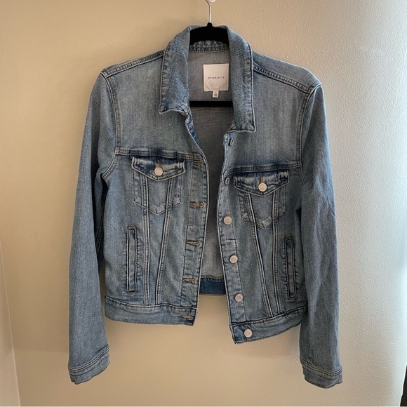 DYNAMITE Fitted LightWash Denim Jacket, Size Med - Picture 3 of 7